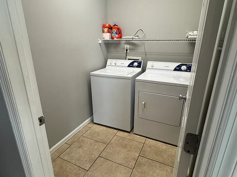 303 N Ross St #102 — Photo 3