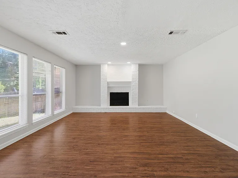 1122 Tigris Ln — Photo 11