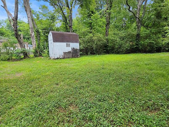 4th image of 805 Meadowbrook Dr