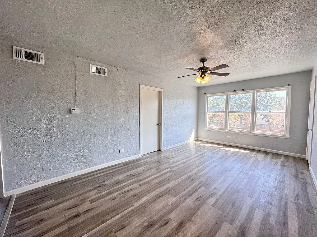 Building Photo - 3120 Santa Fe St #12