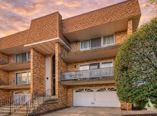 4153 W 97th St #2A, Oak Lawn, IL 60453