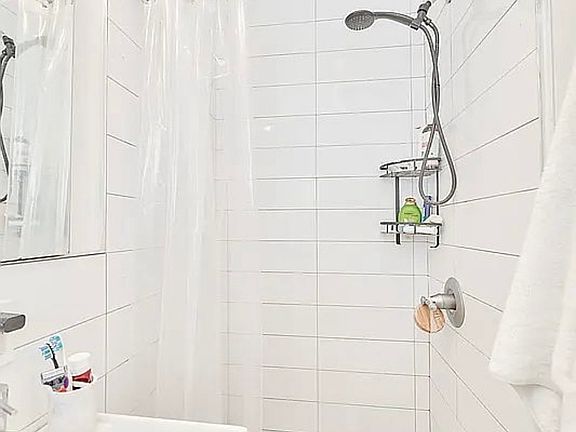 5th image of 234 E 33rd St APT 3A