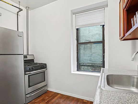 3rd image of 307 W 153rd St APT 16