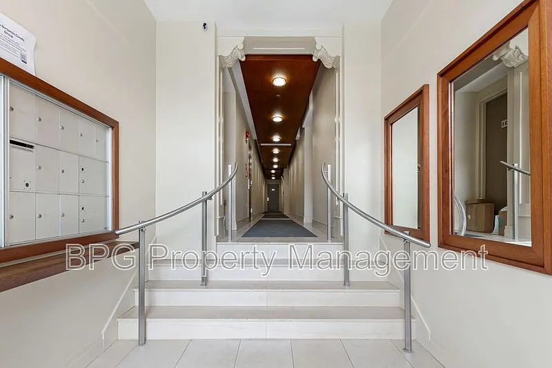 2 bed, 1.0 bath, 700 sqft, $2,725 — Photo 4