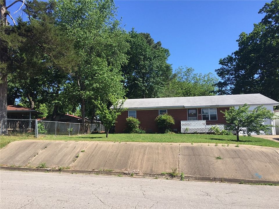 1st image of 806 W College St