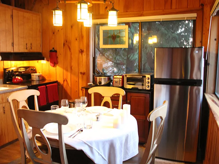 DINING/ KITCHEN