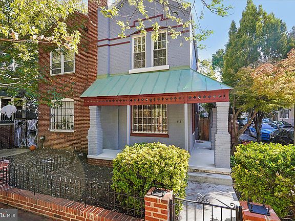 3rd image of 813 G St NE