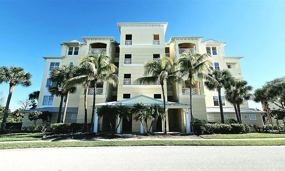 8571 Amberjack Cir #102