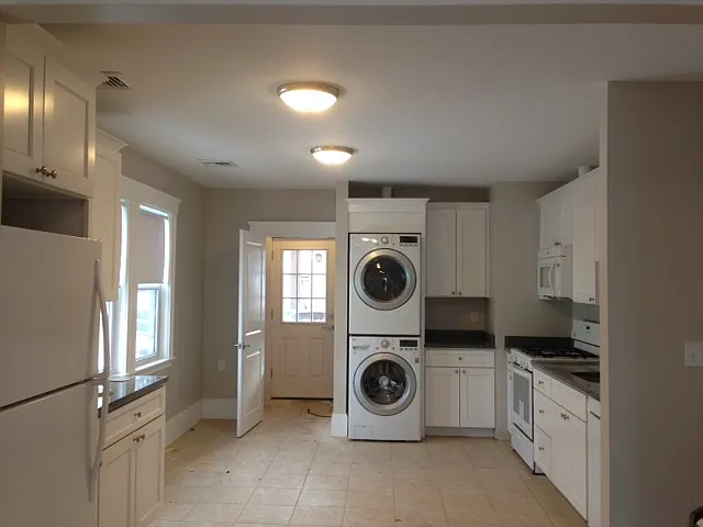 48 Lexington St — Photo 1