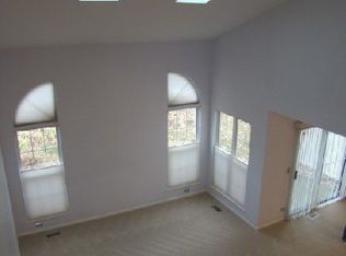 717 Bent Ridge Ln, Elgin, IL 60120