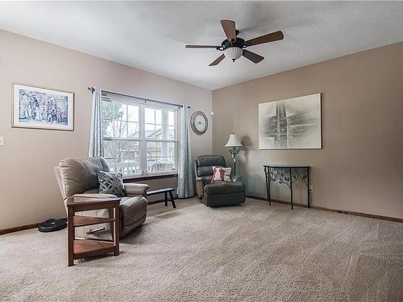 5th image of 540 NW Fox Hollow Ln