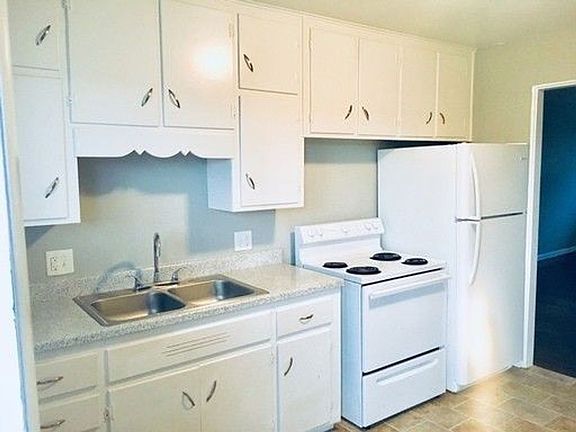 2nd image of 1052 Forest Ct APT 9