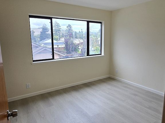 2nd image of 460 Harris Rd