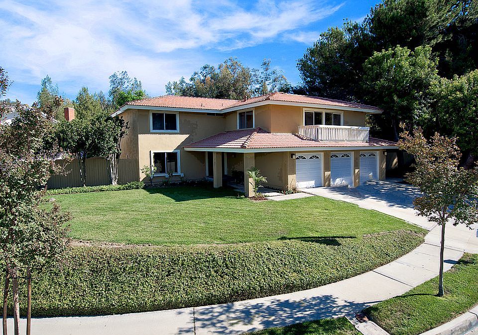 2nd image of 900 Teakwood Ave