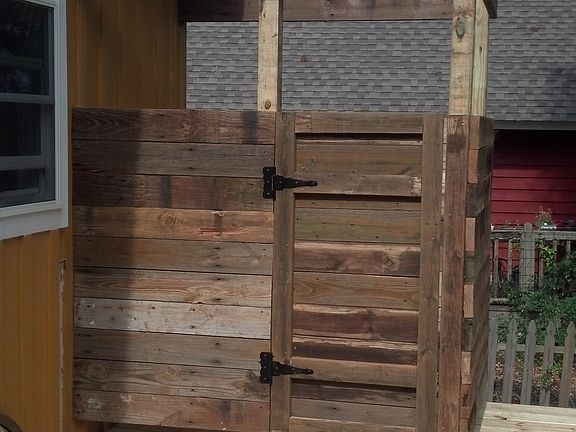  2 head out doorshower 