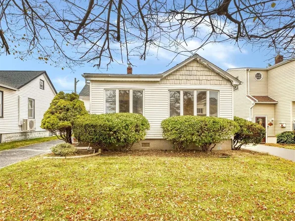 2853 Royle Street, Bellmore, NY 11710