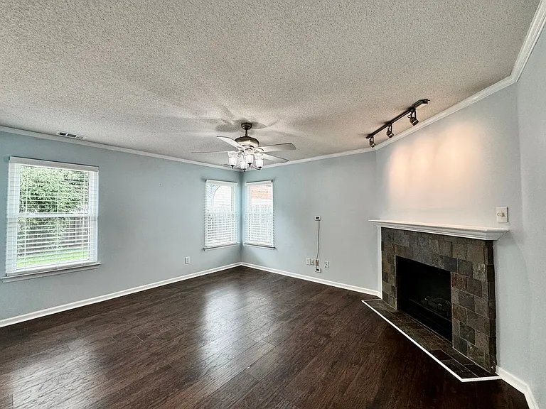 1733 Bernstein Dr — Photo 25