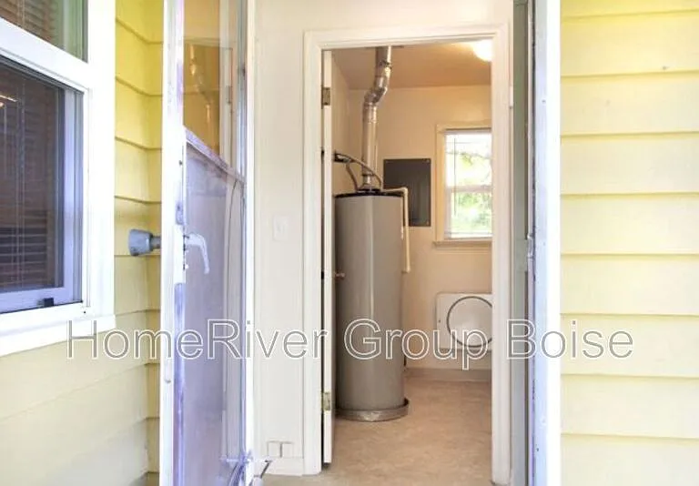 2201 W Dorian St — Photo 12