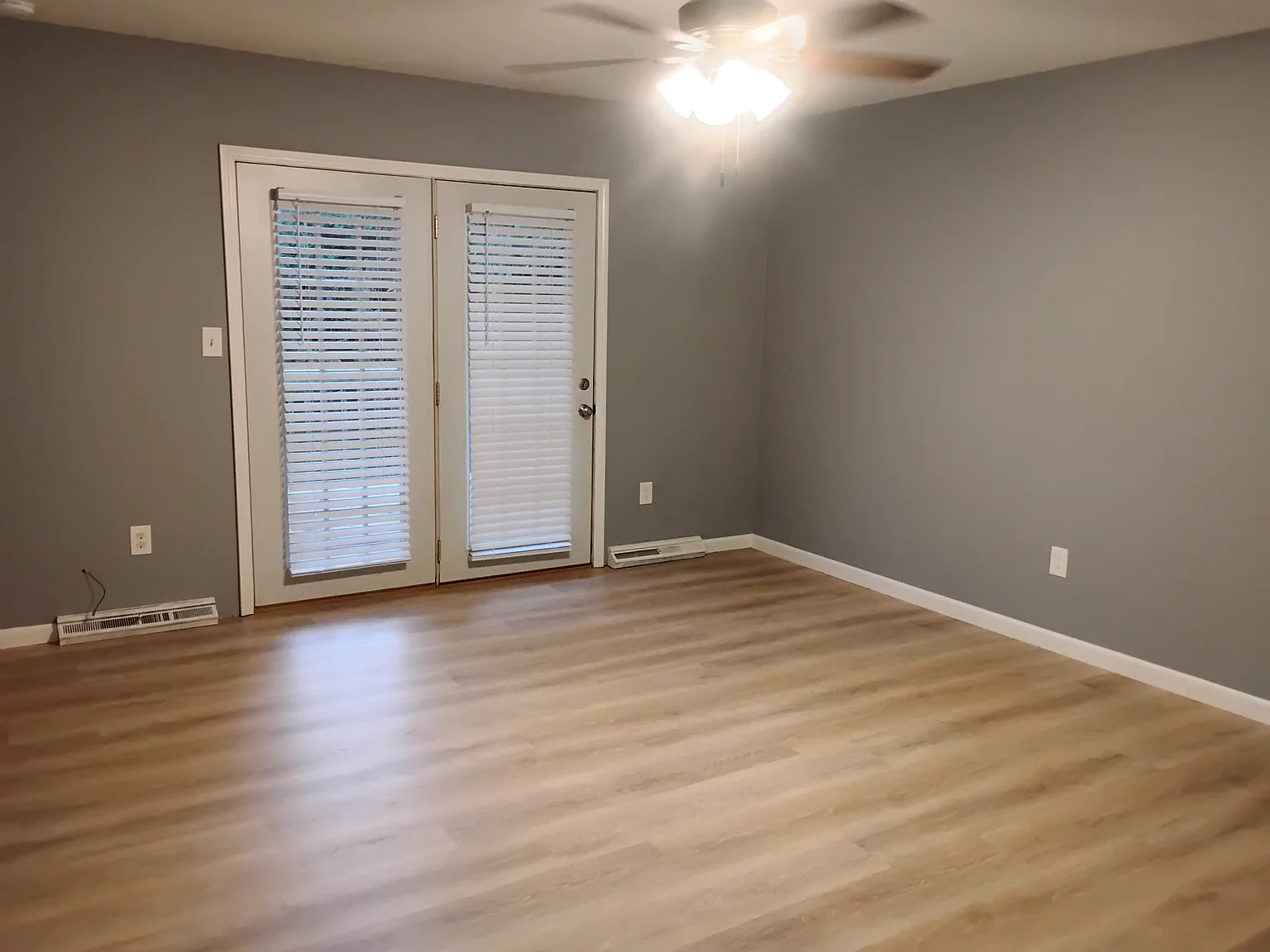 3 bed, 1.5 bath, 1400 sqft, $1,350 — Photo 2