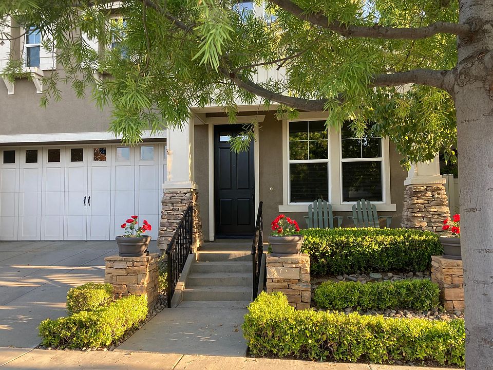 Interior pictures are currently unavailable. Please visit during our open house.