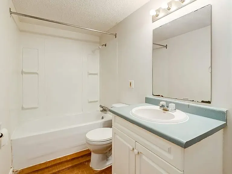 11 Greenbrook Dr E — Photo 19