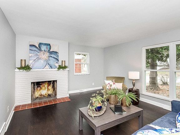 3rd image of 2878 Pineridge Ave
