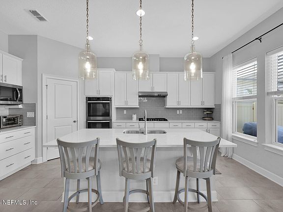 3rd image of 89 BUCKTAIL Avenue