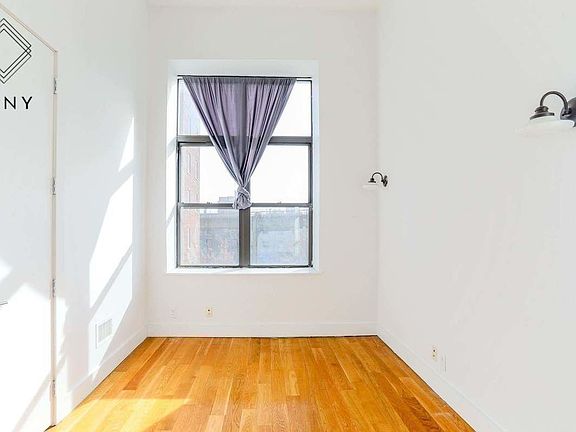 5th image of 949 Willoughby Ave #110A