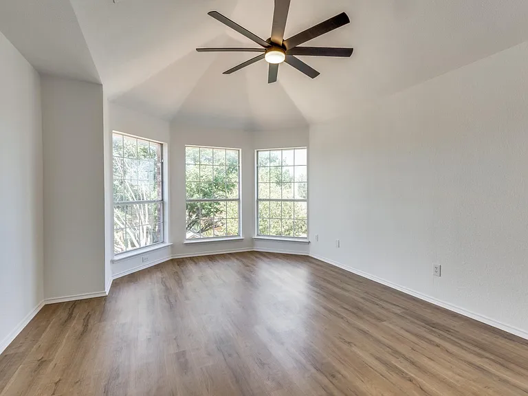 4705 Sabine St — Photo 19