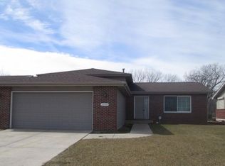 22424 Plum Creek, crete, IL 60417