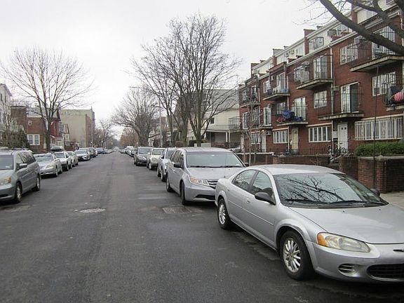 5th image of 703-705 E 2nd St