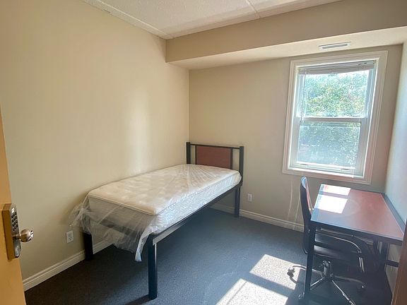 2nd image of 253 Lester St Room 2