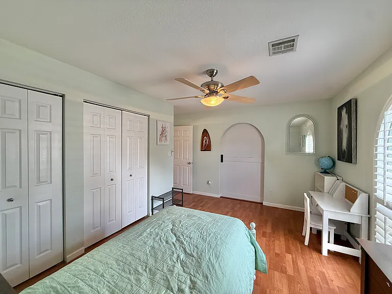 1120 S Hereford Ave — Photo 19