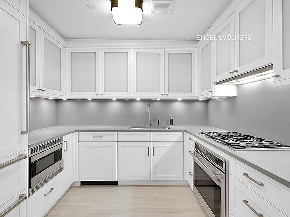 5th image of 15 Central Park W APT 2B