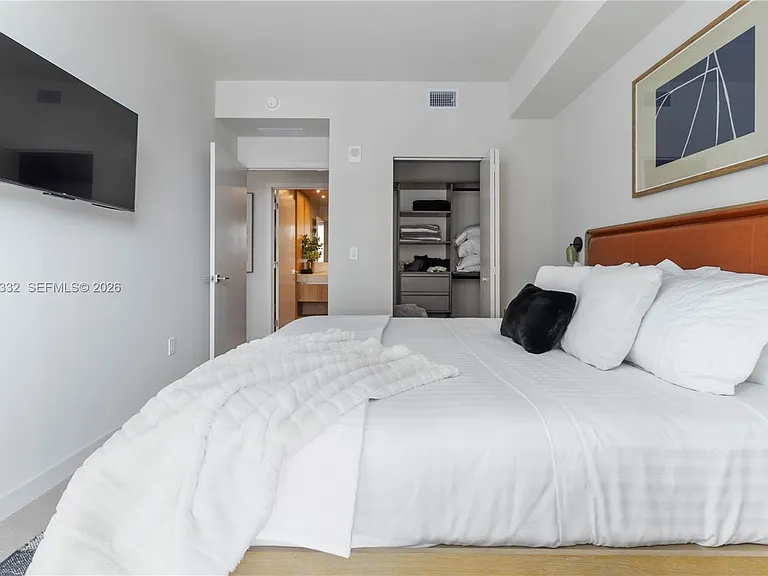 11 NE 6th St #1513 — Photo 16
