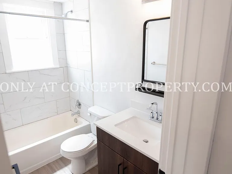 Clairmont — Photo 15