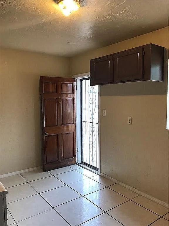 3 bed, 1064 sqft, $1,400 — Photo 3