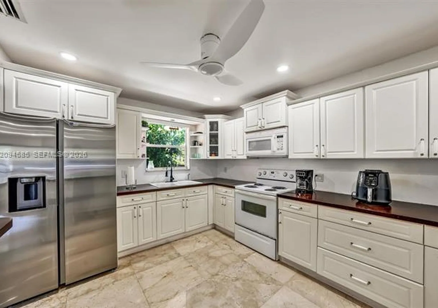 814 NE 4th St # 0, Hallandale Beach, FL 33009 — Photo 1