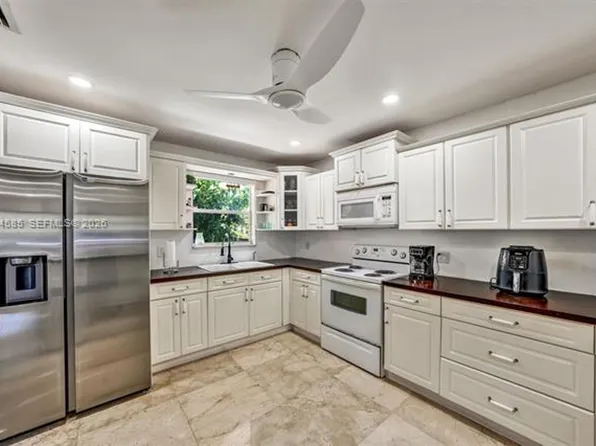 814 NE 4th St #0, Hallandale, FL 33009
