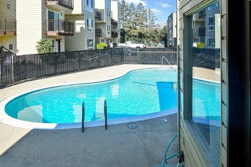 2 bed, 859 sqft, $2,295 — Photo 1
