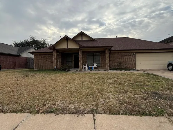 13319 Rosstown Dr, Sugar Land, TX 77478