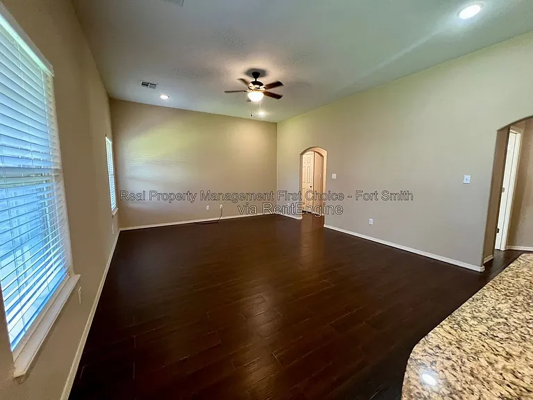507 Ridge Point Dr — Photo 3