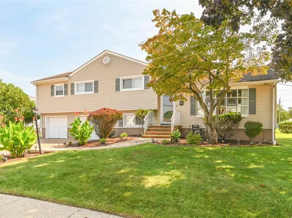 145 Sutton Pl, New Milford, NJ 07646