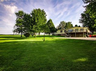 295 220th Pl, Pella, IA 50219