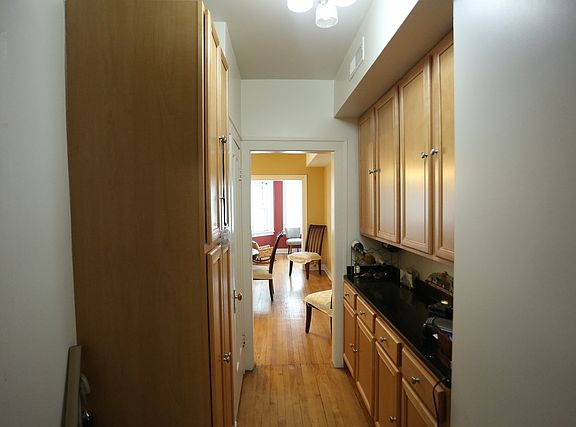 5th image of 6720 S Paxton Ave #1