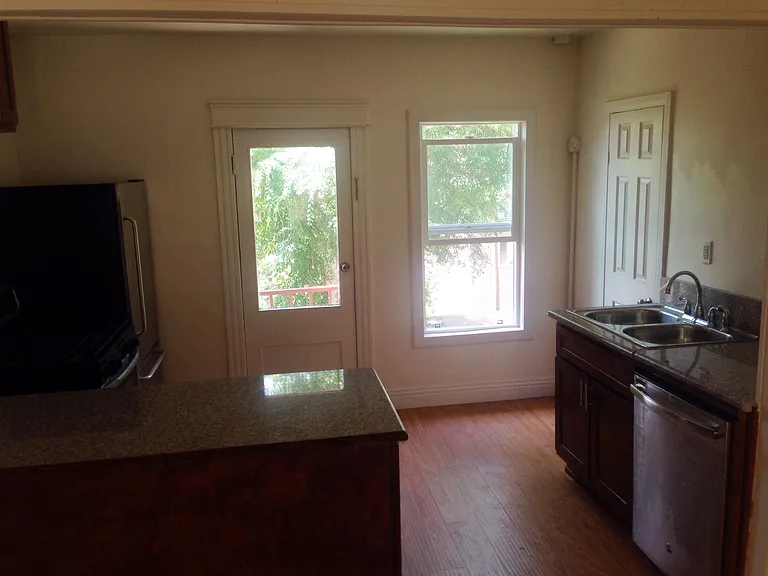 Lilac Pl — Photo 6