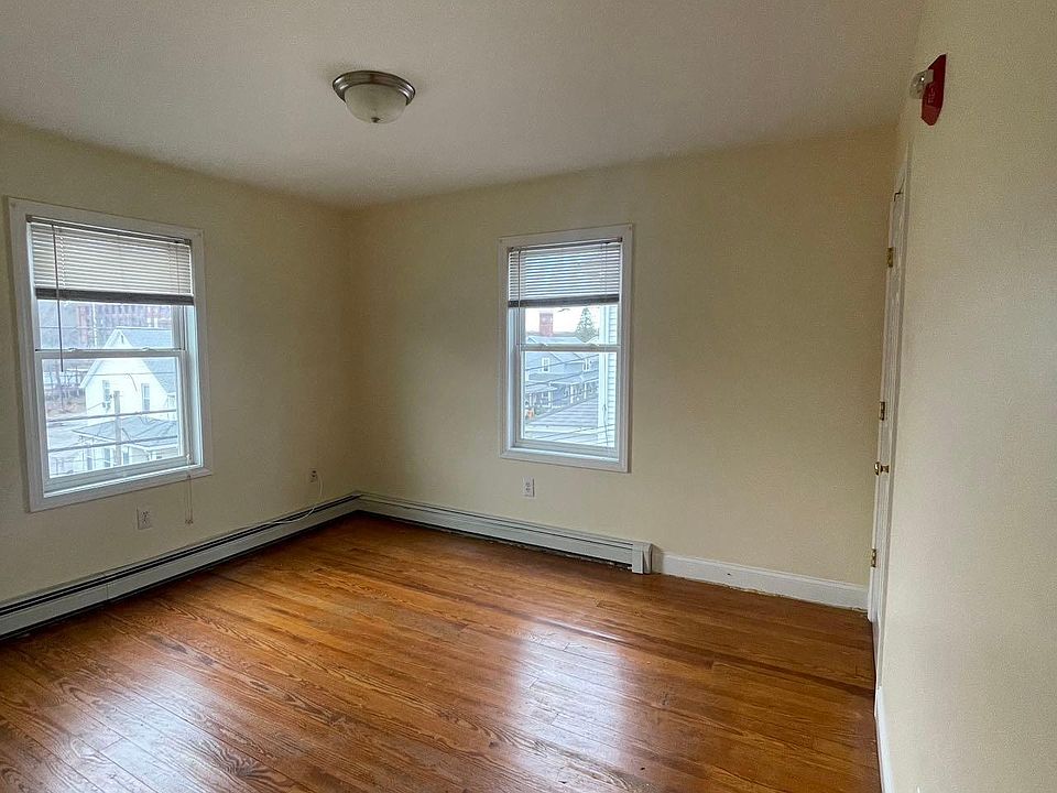 117 Waterman Ave North Providence, RI, 02911 Apartments for Rent Zillow