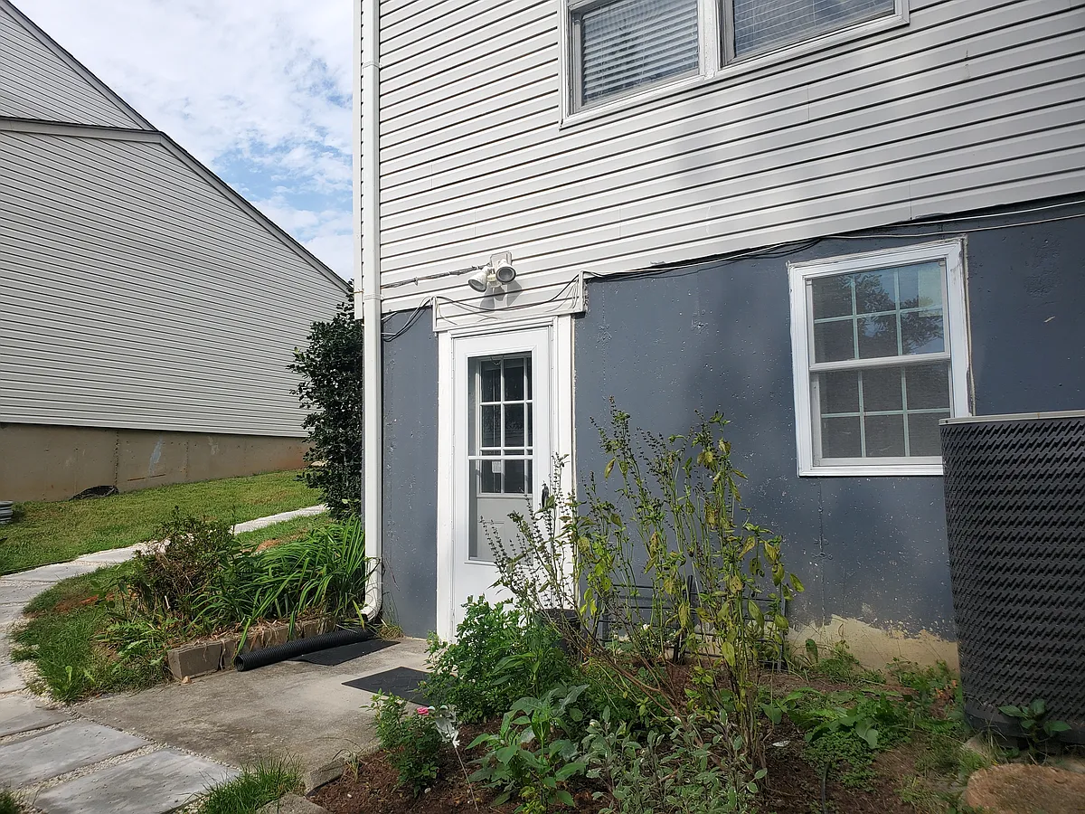 Photo 2 of 16 - 9401 Weirich Rd - Fairfax, VA Building Photo - 9401 Weirich Rd