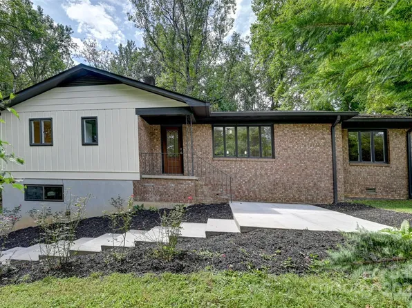 621 Erkwood Dr, Hendersonville, NC 28739