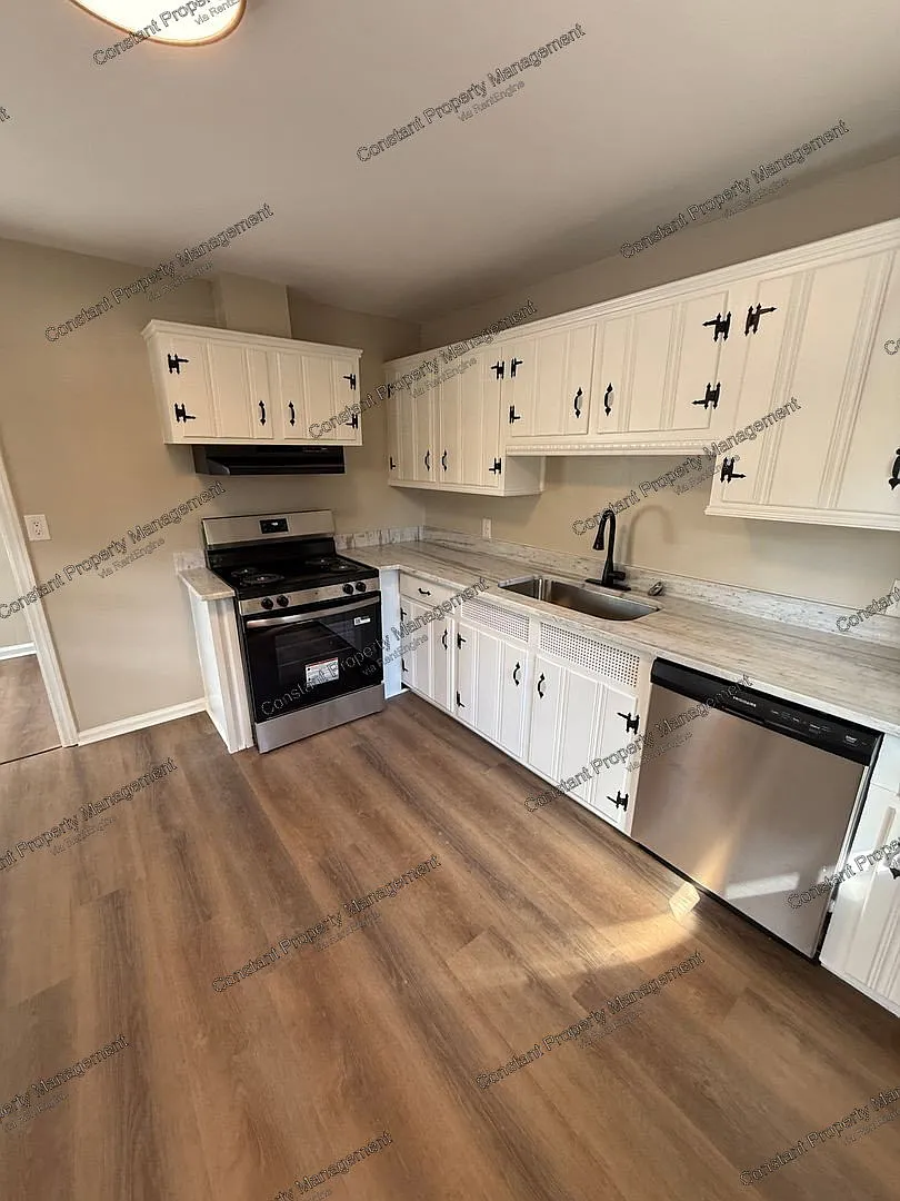 3 bed, 1.0 bath, 950 sqft, $1,250 — Photo 4